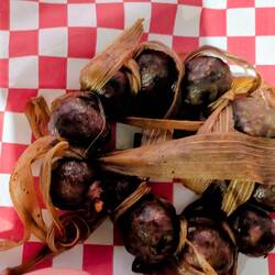 Mein Abendessen: Würschtl so groß wie mein Fingernagel, mei hat mich hinterher der Bauch drückt