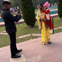 Familien, FreundInnen, Gruppen, Paare, Singles, all wollen ein Bild für die Ewigkeit.