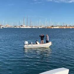 Bent hat Vincent's Ball ins Wasser geworfen und sie sind los ohne Motorschlüssel..😄