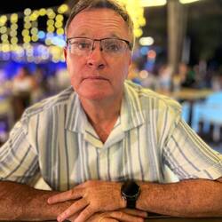 Mr serious ? Wonder where Audrey gets it from !! 😃