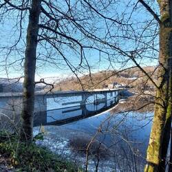 ....ECHO steht auf der Staumauer