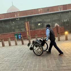 Yes! Auch für Menschen mit Handicap ist gesorgt... ...ob's auch für Personen mit Handycap gilt?