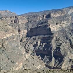 Atemberaubende Szenerie. Und es geht tiiiieeeef nach unten!