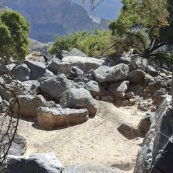 Das Oberbecken des gerade trockenen Wasserfalls.