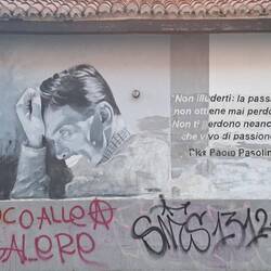 Muoia fulminato chi gli ha fatto le labbra da pagliaccio