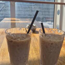 einen Eiskaffee als Erfrischung.