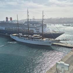Hafen von Las Palmas mit 4 Passagiere-Schiffen belegt.