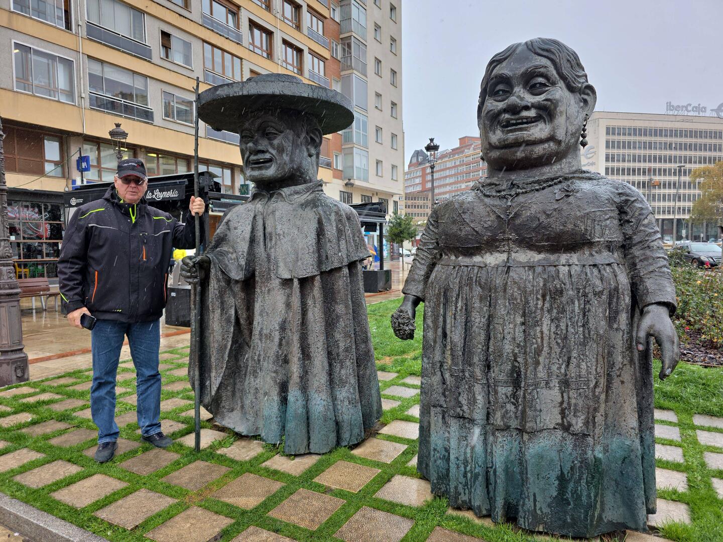 Gigantillos von Burgos 2 lebensgroße Bronzestatuen v. Teodoro Ruiz