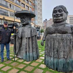 Gigantillos von Burgos 2 lebensgroße Bronzestatuen v. Teodoro Ruiz