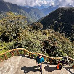 Jetzt geht's richtig los, im Hintergrund die Death Road