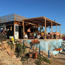 Morgens um 10 sind die Cafés schon voll