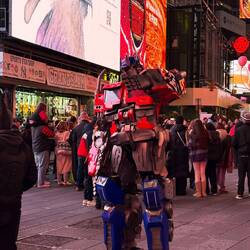 Komische Leute am Times Square 😅