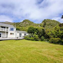 Blick vom Garten/Meer aufs Haus