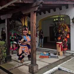 traditionelli Tracht und Tänz