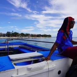 zerst mitemä chlinä Böötli zum grossä