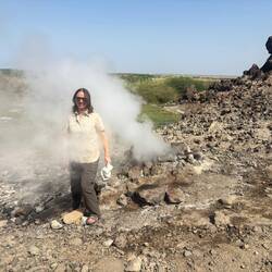 Wenn es noch nicht warm genug ist, kann man sich im heißen Dampf aufwärmen.