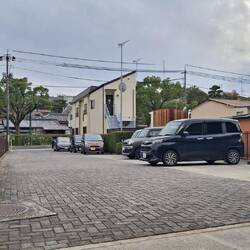 Hier - hinterm Hotel auf einer Treppenstufe - hab ich meine private Vesperbox geleert