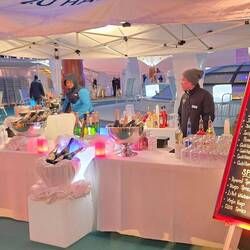 Empfang auf dem Pooldeck