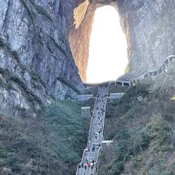 Himmelstor von vorne mit den berühmten 999 Stufen