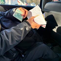 Hier Walter in seiner Eigenschaft als Banker. Yuan gegen Euro. So bin ich liquide. Top Service.