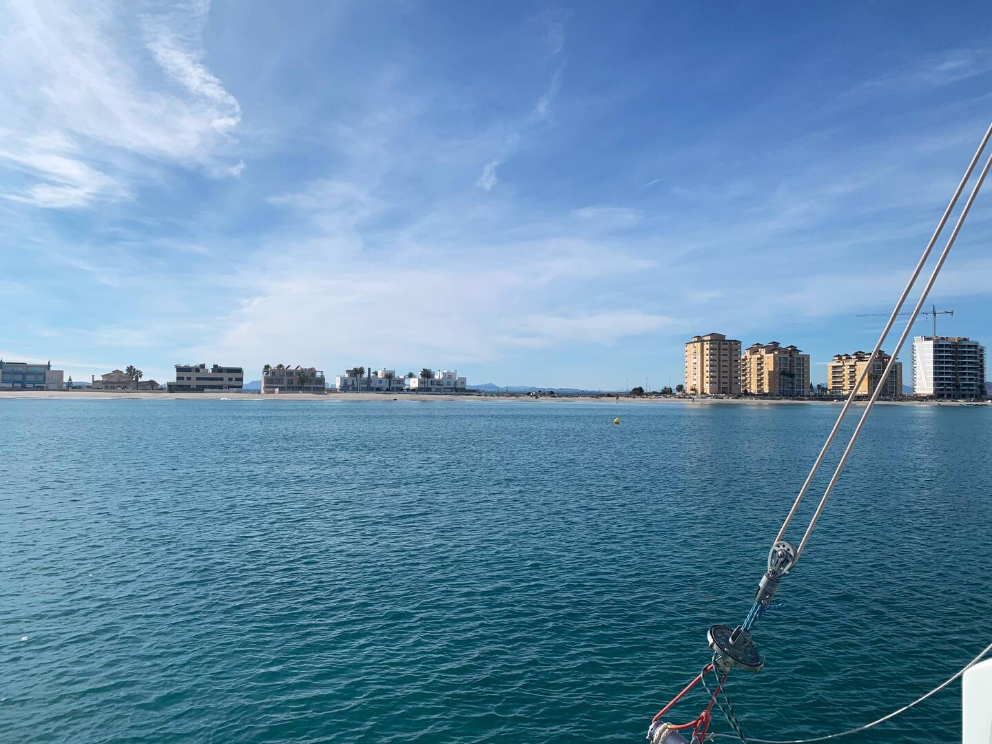 Bausünden vor Traumstrand