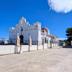 Viele Kirchen sind außen und innen weiß