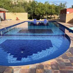 Auch dieser Pool ist wieder kälter als der Atlantik 🥶 - wir genießen aber die Sonne 😎