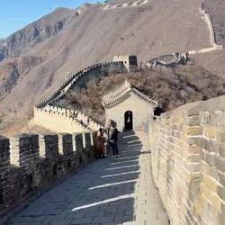 D' Bub isch begeischtert.