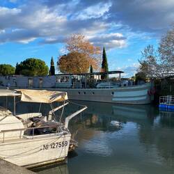 Interessante Schiffe liegen hier