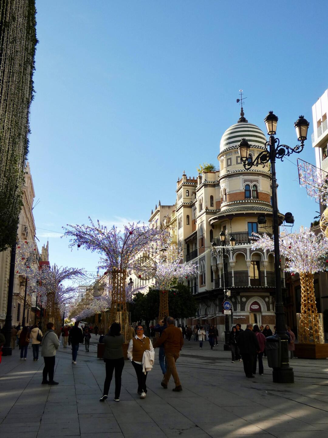 Looking down Avenida de Constitución