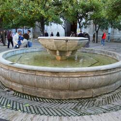 Central fountain