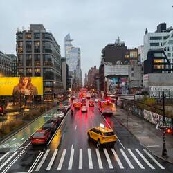 Kleine Aussicht von der Highline direkt auf die Straße