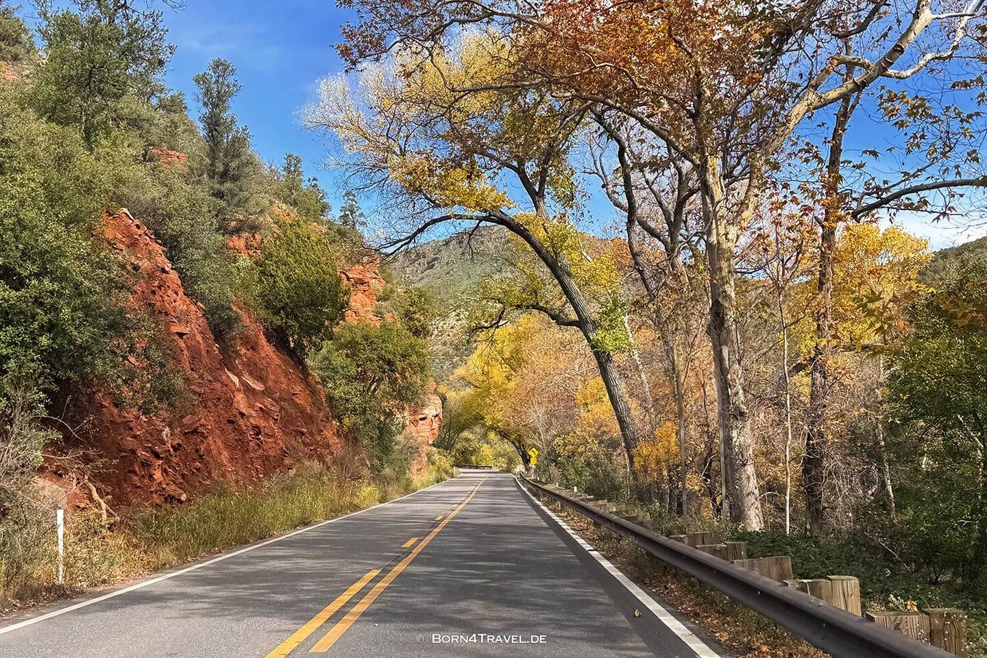 Wunderschöne Laubfärbung auf der 89A gen Norden