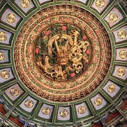 Grandioses Kunstwerk! Die Deckenkuppel. Menschen gemacht.