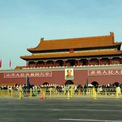 Auf dem Platz des Himmlischen Friedens war nix für uns zu holen. Alles abgesperrt. Foto aus dem Auto