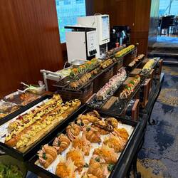 Stilbild III Titel: Harmonie am Sushi Buffett