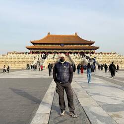 Harmonie von triefender Nase-kratzendem Hals-juckenden Augen ist der Wunsch des alten weisen Mannes