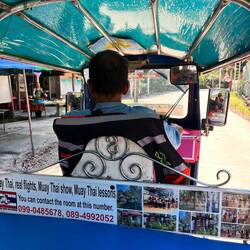 Mit dem Tuk Tuk zur Unterkunft