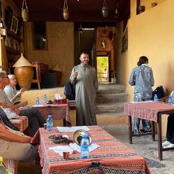 Begrüßung im Old House in Misfah