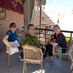 Im Café im Souk mit Maja