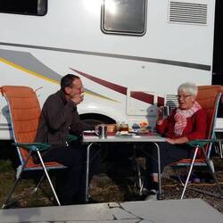 beim Frühstück, es war gerade warm genug