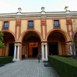 Patio del Crucero (Crucifix Courtyard), Gothic palace