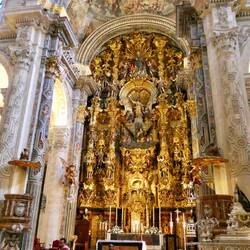 Main altar, San Salvador