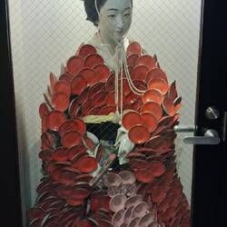 Deko in einem Schaufenster in Osaka - Porzellan- Lady