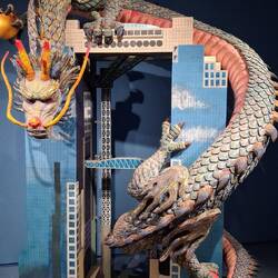 Eins der Kunstwerke vom und im Umeda Sky Building