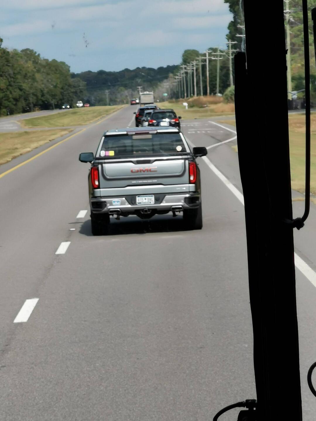 Aus Charleston raus und über einen typischen ländlichen amerikanischen Highway.