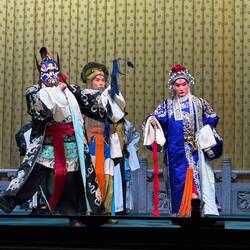 Die Rächer haben sich zusammengetan um den Bösen zu stellen.