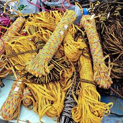 Goldene Borten auf dem Markt in Ibra.