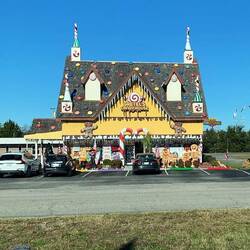 Gretel's Candy House 🤣