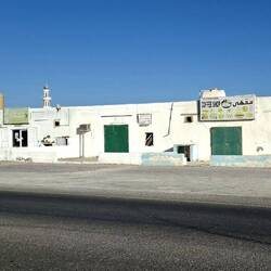 Die Badeorte wirken marode. Verlassene Gebäude geschlossene Läden, Bauruinen...